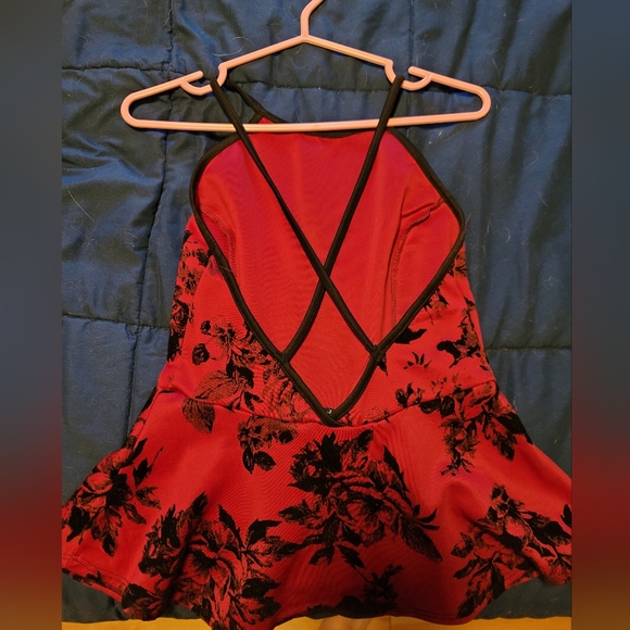 Red floral summer shirt with crossed straps - Picture 2 of 2